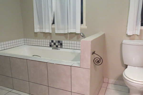 Villa Charlotte Family unit bathroom